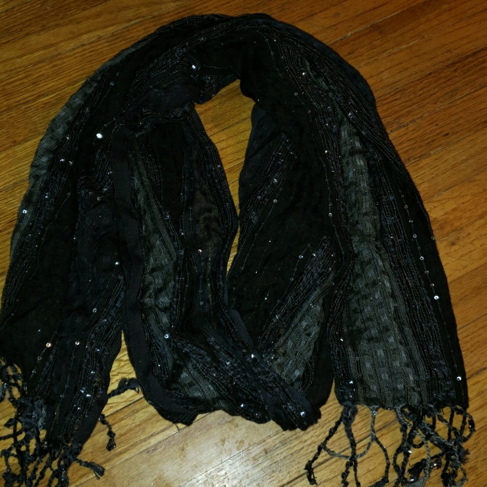 Maurice's scarf